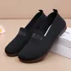 Zapatos para madre de mediana edad y ancianos zapatos planos de un paso para ancianos zapatos de tela viejos de Pekín zapatos suaves antideslizantes