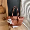 Bolso Tote de Lujo de Alta Gama con Textura, Accesible, para Viajes Diarios de Mujeres, Nuevo Invierno 2025, Casual, Nicho, Plegado, de un Solo Hombro, para Colgar en la Axila