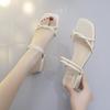 2024 Novas Sandálias de Salto Médio de Duas Formas Chinelos Femininos Verão Estilo Fada Suave Estudante Sapatos Femininos com Bico Aberto