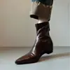 Botas Delgadas para el Trabajo que Aumentan la Altura ~ 4.5cm Punta Fina Piel Suave Botas Elásticas con Cierre Trasero Botas de Cuña Piel de Oveja Suave Nueva