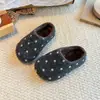 Pantuflas de Algodón Cerradas para Niños 2026 Nuevo Estilo Otoño/Invierno para Niñas Suela Suave Bebé Doble Algodón Más Terciopelo Cálidas Pantuflas Cerradas
