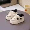 Zapatos Deportivos para Bebé 2026 Nuevas Llegadas Primavera/Otoño Zapatos Unisex para Niños Zapatos para Niños Pequeños Suela Suave Cómodos Zapatos de Tabla Casuales Zapatos Blancos