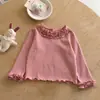 Nova Camisa Base Feminina Outono/Inverno 2026 Top Elegante Infantil com Gola Alta e Babados para Meninas Mais Velhas