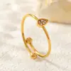 Nuevo Anillo de Acero de Titanio con Acabado de Alta Gama, Anillo de Lujo Ligero, Venta al por Mayor de una Sola Pieza, Anillo de Moda Versátil para Mujeres, Venta al por Mayor de Anillo para Dedo Índice