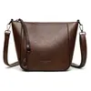 Moda transfronteiriça bolsa feminina de alta qualidade bolsa transversal 2026 novo estilo bolsa balde para trabalho e trajeto bolsa de ombro única simples versátil