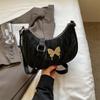 Bolsa de Veludo Super Popular com Toque de Nicho para Mulheres 2024 Nova Popular Versátil Bolsa Transversal Moda Popular Bolsa de Ombro Único para Axila