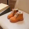 Botines para Niños 2025 Nueva Moda Estilo Británico Botitas Amarillas para Niñas Niños Medianos y Grandes Suela Suave Antideslizantes Botas Martin para Niños