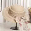 Chapéu de Palha com Laço de Fita Floral Estilo Francês para Mulheres, Chapéu Pequeno de Aba Larga para Viagem de Verão