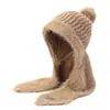 Nuevo gorro de punto de invierno para mujer con forro de forro polar, protección para las orejas, pompón, protección para el cuello a prueba de viento, calentador de cuello de piel sintética de visón, gorro de lana integrado