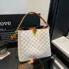 2026 Nova Bolsa Saco Feminina Verão Padrão Antigo High-End para o Dia a Dia Ombro Único Transversal Bolsa de Mão Feminina Transfronteiriça