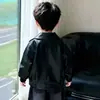 Chaqueta de cuero genial y elegante para niños, nueva colección primavera/otoño 2026, chaqueta de cuero de primavera para niños, moderna, genial, ropa de otoño para niños pequeños