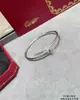Transmissão ao vivo estilo quente v dourado versão alta CNC pulseira de unha feminina luxo leve moda banhado espesso ouro rosa 18k pulseira de casal