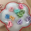 Mini Pinzas para el Cabello de 2 cm de Colores Caramelo, Nuevas Pinzas de Garra para Flequillos y Cabello Suelto, Accesorios para el Cabello Laterales Lacados de Dibujos Animados en Empaque de Bolsa