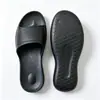 Pantuflas sencillas para adultos sin cordones con una sensación cómoda, modelo nuevo para mujer, adecuadas para uso en interiores del hogar y el baño, pantuflas de verano de EVA para mujer
