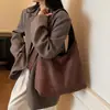 Bolsa Suede Retro Nova 2026 Transfronteiriça para Mulheres, Bolsa de Ombro Transversal de Grande Capacidade, Bolsa Tote de Alta Qualidade para o Dia a Dia