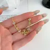 Pulseira de Flor com Zircônia Super Brilhante Estilo Quente 2025 para Mulheres, Pulseira Exquisita de Nicho de Alto Padrão, Joia de Mão Simples e Versátil
