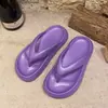 En stock Chanclas de Verano Gruesas Eva para Mujer Ropa de Verano Moda Aumentador de Altura Celebridad de Internet Sensación de Playa Pies Fríos