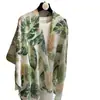 Chal Grande Estilo Étnico de Verano Bufanda de Seda de Doble Uso con Estampado Dorado, Moderno y Versátil Diseño de Hoja de Ginkgo, Chal Multifuncional de Estilo Fresco