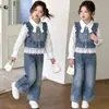 Atuendos de Otoño para Niñas 2026 Nuevo Conjunto de Moda para Niñas Pequeñas, Conjunto de Tres Piezas Estilo Coreano, Chaleco y Jeans Súper Lindos para Niños