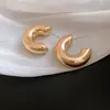 Brincos de Metal Prateado em Forma de C Estilo Minimalista Europeu e Americano Moda Simples Brincos de Tarraxa High-End Brincos Únicos de Nicho Venda por Atacado