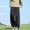 Calça jeans masculina com bainha curva na cor original, marca tendência estilo americano verão 2026, calça longa casual ampla e fluida com retalhos