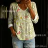 Nova camisa feminina de manga comprida com botões e gola V estampada transfronteiriça, elegante e estilosa para o trabalho, top casual único e moderno