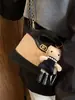 Bolsa Pequena de Bordado com Diamantes para Mulheres 2025 Nova Moda Cor Contrastante Versátil Bolsa Transversal com Corrente Super Popular Bolsa Carteiro Pequena