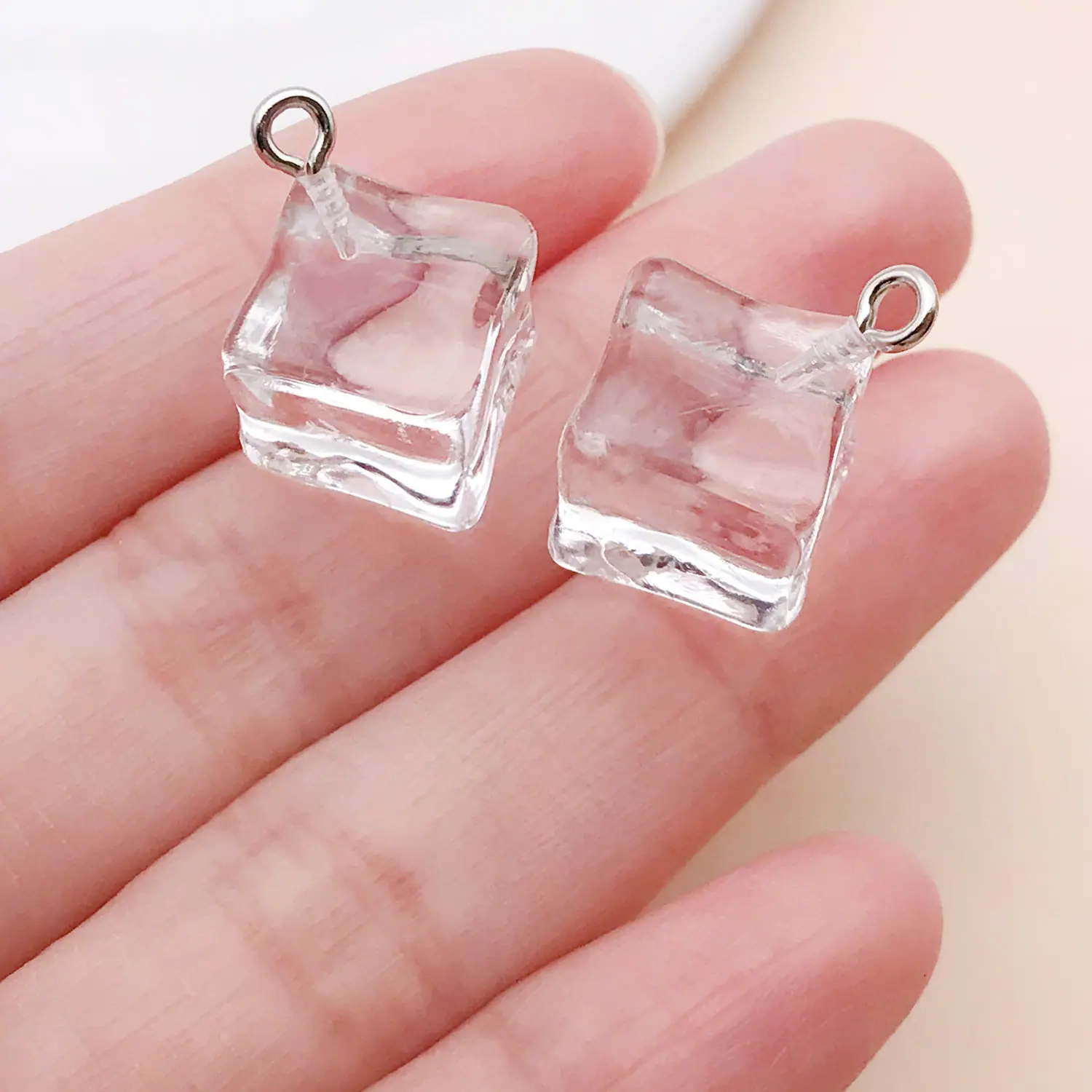 24110-H-小号透明白色树脂冰块14x12x12mm-1