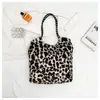 Bolso de Hombro de Felpa de Gran Capacidad de Moda con Bloques de Color 2026 Nueva Moda Nicho Casual Bolso Tote con Estampado de Leopardo