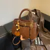 Bolso pequeño cuadrado retro casual para mujer, nuevo modelo 2026, gran capacidad, adecuado para ir al trabajo, moda de otoño, bolso de hombro cruzado