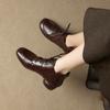Botas Curtas de Bico Redondo para Mulheres Outono e Inverno 2025 Botas Curtas Femininas Literárias Retrô com Cadarço Salto Baixo Flats Botas de Couro Botas de Algodão Femininas Tamanho Extra Grande