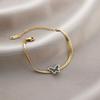 Pulseira Yunyao Inoxidável Mais Vendida Internacionalmente em Aço Titânio para Mulheres com Trevo de Cinco Folhas e Incrustação de Diamante, Personalidade Estilo Ins, Galvanoplastia a Vácuo 18K
