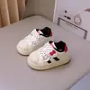 Tênis Infantis Quentes de Cano Baixo com Forro de Fleece Inverno Desenho Animado Gatinho KT Sapatos Casuais Velcro Infantil Solado Macio Antiderrapante Sapatos Infantis