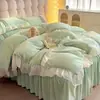 Juego de Faldón de Cama de Cuatro Piezas Estilo Princesa de Terciopelo de Leche Engrosado y Forrado de Polar Versión Coreana 2026, Juego de Tres Piezas de Coral Fleece de Invierno con Encaje