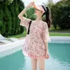 Conjunto de Maiô Feminino de Três Peças com Saia Conservadora, Estampa Floral Estilo Fada, Saída de Praia com Proteção Solar de Manga Média para Férias na Praia e Banho em Fontes Termais