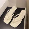 Zapatos Planos Versátiles al por Mayor de Nicho, Chanclas Retro de Verano para Mujer, Nuevas Sandalias de Dedo para la Playa para Uso al Aire Libre