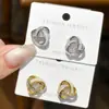 Pendientes de estilo coreano con diseño de lujo, ligeros y elegantes, con forma de triángulo de perlas, pequeños y versátiles, de alta calidad.