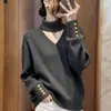 Suéter cinza estiloso com gola halter e decote V para mulheres, novo modelo de inverno 2025, casual e sofisticado, top de tricô grosso