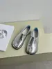 Zapatos de Tacón de Cerdo con Dedos Separados de Nuevo Estilo para Mujer, Nuevos Zapatos de Herradura Plateada Verano 2026, Zapatos Planos Bajos sin Cordones