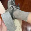 Calcetines de verano finos para mujer Zhuji, color gris, hasta la mitad de la pantorrilla, de malla transpirable, con bordes de encaje y volantes, estilo japonés, calcetines simples apilables