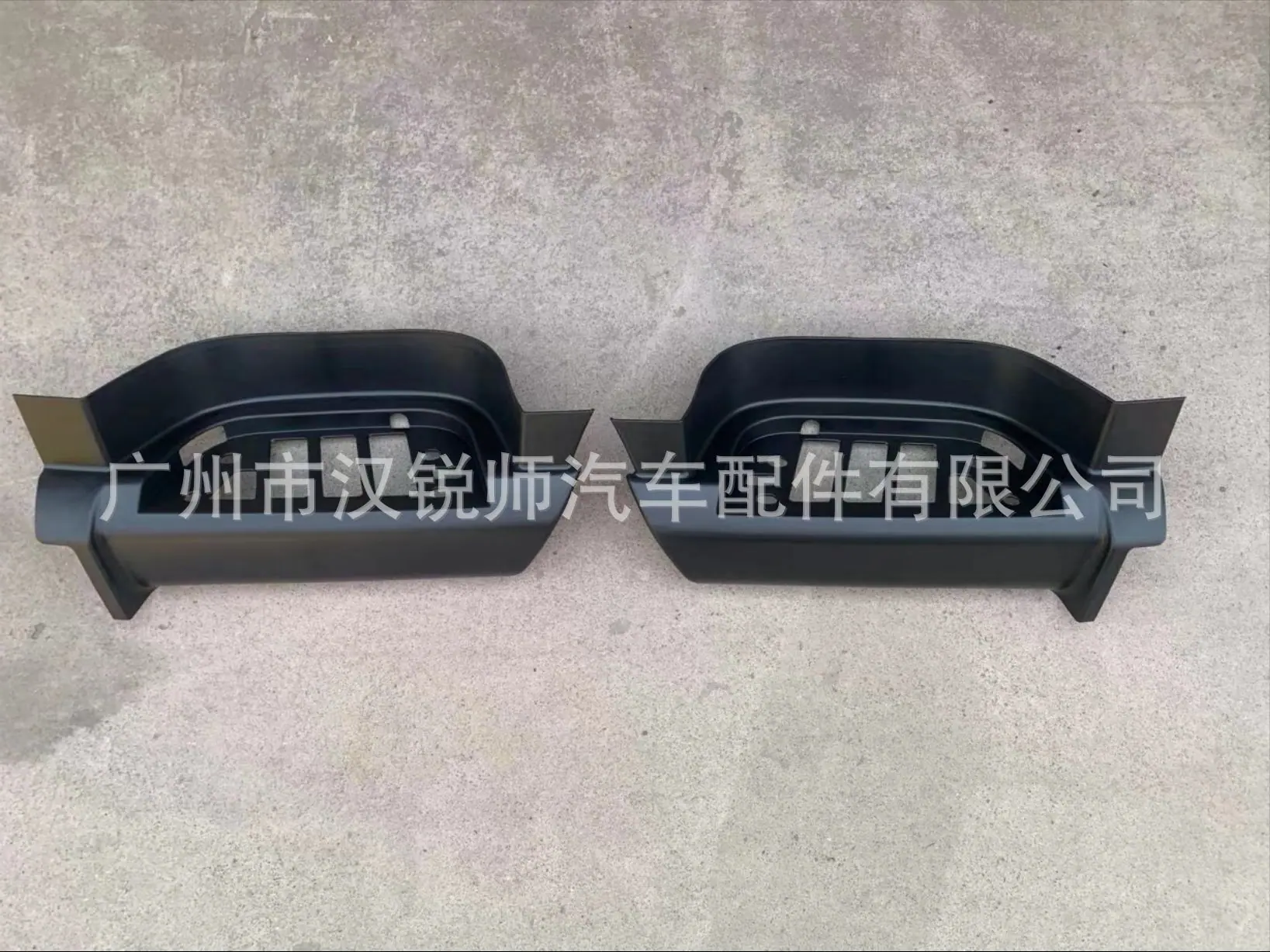 NISSAN UD QUESTER 踏板下护罩 矮顶