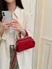 2026 Nuevo Bolso Boston Rojo de Gama Alta para Mujer Diseño de Nicho Portátil Hombro Cruzado Versátil Bolso de Viaje para Mujer