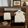 ¡TIMO chicas súper guapas! Traje de estilo Mori para bebé niña: Chaleco de ganchillo con encaje de espinas pesadas, Pantalones de pierna ancha