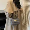 Textura de Alta Gama, Elegante y de Moda 2026 Invierno Nueva Moda Bolso de Hombro Simple Versátil de Moda Bolso Cuadrado Pequeño Cruzado