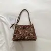 Bolso Tote de Moda Coreana con Estampado de Leopardo para Mujer, Bolso de Hombro Versátil de Gamuza, Bolso de Mano de Nicho con Tachuelas, Bolso Tipo Dumpling Moderno