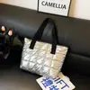 Bolsa de mão xadrez com costura transfronteiriça nova bolsa de algodão espacial para axila feminina 2026 bolsa tote de jaqueta acolchoada de grande capacidade