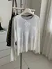 Camiseta Feminina de Renda Bordada Branca Creme Estilo Retrô Francês Manga Longa 26 Outono/Inverno Look Elegante para Camadas Borda Franzida Camisa Base