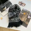 Cachecol Tricotado Listrado de Cor Contrastante Feminino Inverno 2025 Nova Moda Mais Fácil de Combinar Cachecol Quente Espessado de Alta Qualidade Atacado