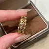 Anillo de Dinero de Rubí Chino Nuevo Vintage de Lujo Ligero Microincrustado Hueco Personalidad Estilo Nacional Exquisito Único Anillo Versátil