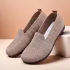2025 Novo Estilo Sapatos Femininos Respiráveis Slip-on Solado Macio Sapatos para Mães de Meia-Idade e Idosos Sapatos de Pano Old Beijing